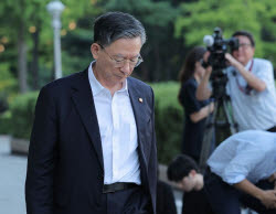 [단독]국회 돌아오는 정성호 전 법무, 재경위 위원 맡는다