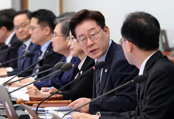 하루 차이로 1280만원…李 “출산아동수당, 내년 1월생부터 주자”