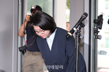 “미프진 신속 도입” 용혜인…의원직 겸직 논란엔 답 피했다(종합)