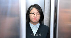 “남편 사무총장 앉힌 날”…회의엔 용혜인 부부 둘만