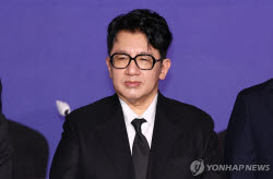 [속보]방시혁 하이브 의장 검찰 송치…'상장 없다' 속여 2631억원 부당이득