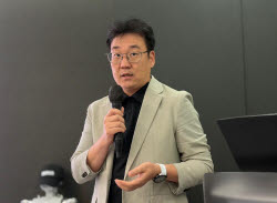 "中, 로봇 현장 데이터 빠르게 쌓는데 韓피지컬AI, 규제·실증 문턱 못넘어"
