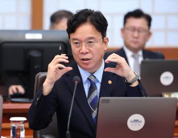 노동장관 "새 지침상 삼전 'N% 성과급' 요구 파업 불법"