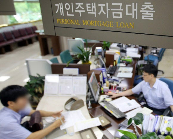 ‘빚투’ 꺾여 가계대출 두 달째 둔화…주담대는 4조원 늘었다