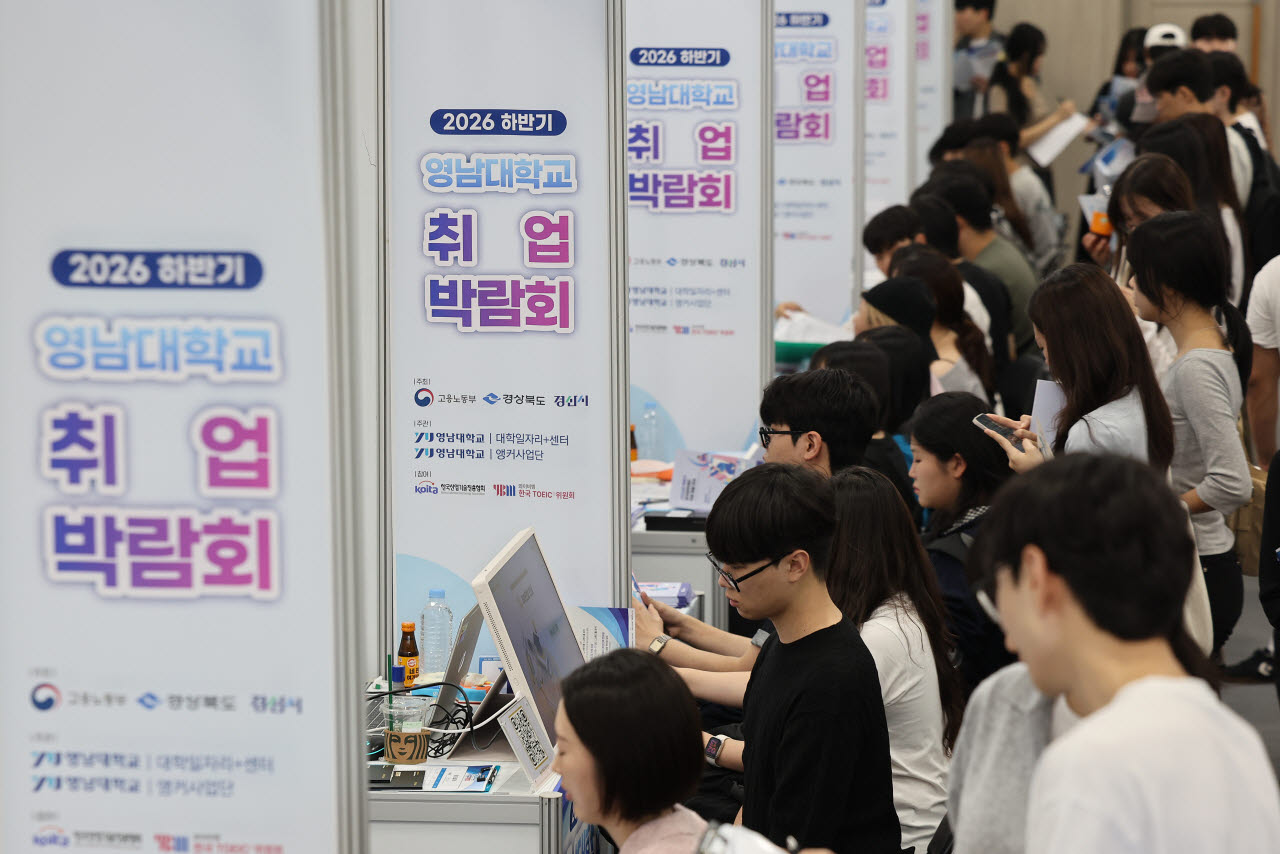 '청년만 고용한파' 취업자 18.4만명 늘었는데, 청년은 감소
