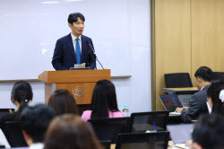 “형사책임 불가피”…중앙그룹 투자자들, 홍석현·홍정도 고소(종합)
