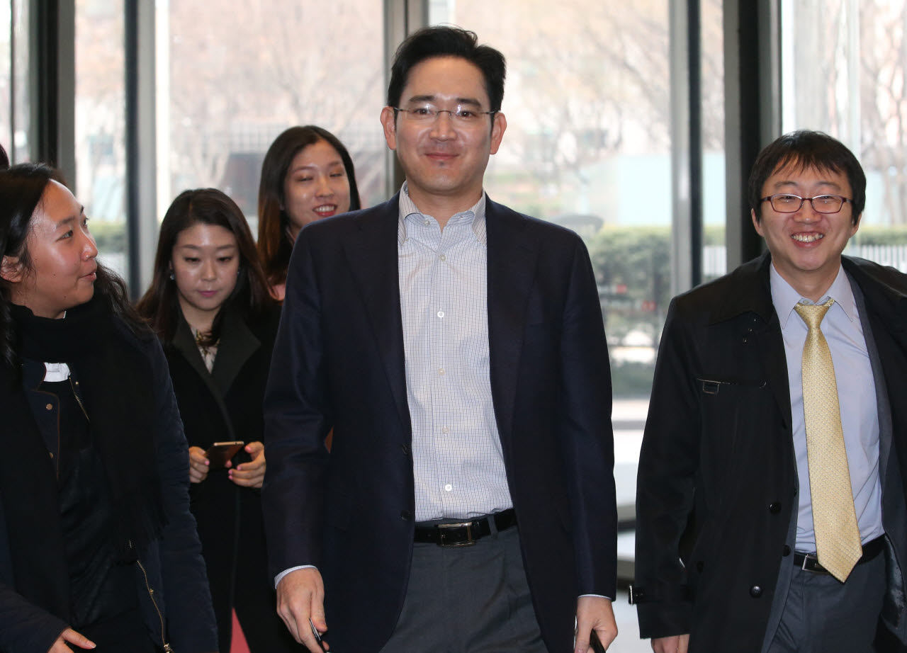 [속보]이재용, 母 홍라희 여사 삼전 주식 718만주 1.9조 매수