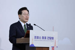 [속보] 李대통령 “제 임기, 헌법상 명확하게 제한돼 있어”