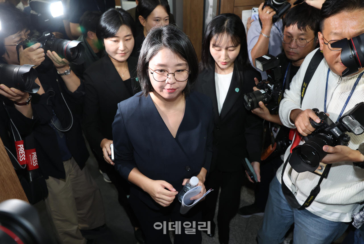 용혜인, '장관 돼도 의원직 유지할 것...겸직은 법률이 허용'                                                                                                                               