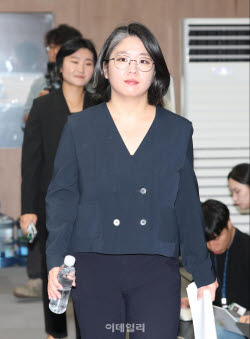 [포토]'사퇴 거부' 용혜인, '의원-장관 겸직 법이 허용'                                                                                                                                