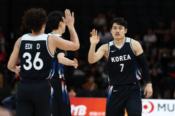 한국 농구, 인도네시아에 54점 차 대승...이젠 일본이다