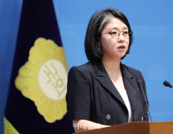 박지원 “용혜인 결단에 경의... 靑 인사라인 책임”