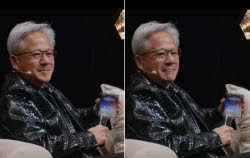 트럼프, 젠슨 황에 전화 "AI 위험론은 사기"…스피커폰 생중계