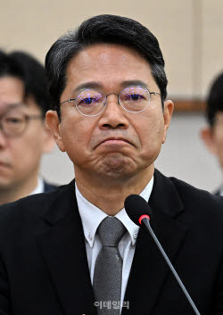 김승원 “저는 문과, 치료제 성능 몰라”…자료 조작 추궁에 반박