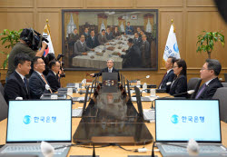 '동결 소수의견'  황건일 "수요측 물가 압력, 기조적인지 더 봐야"