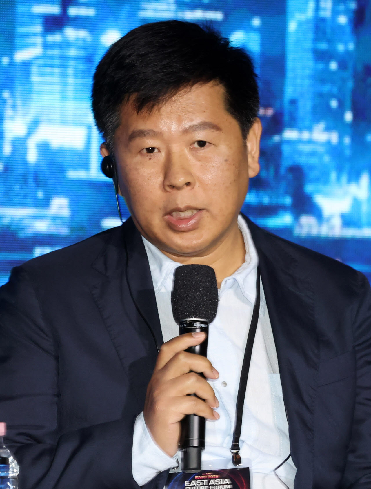 토론하는 쉬샤오장 구광그룹 부회장                                                                                                                                                                 
