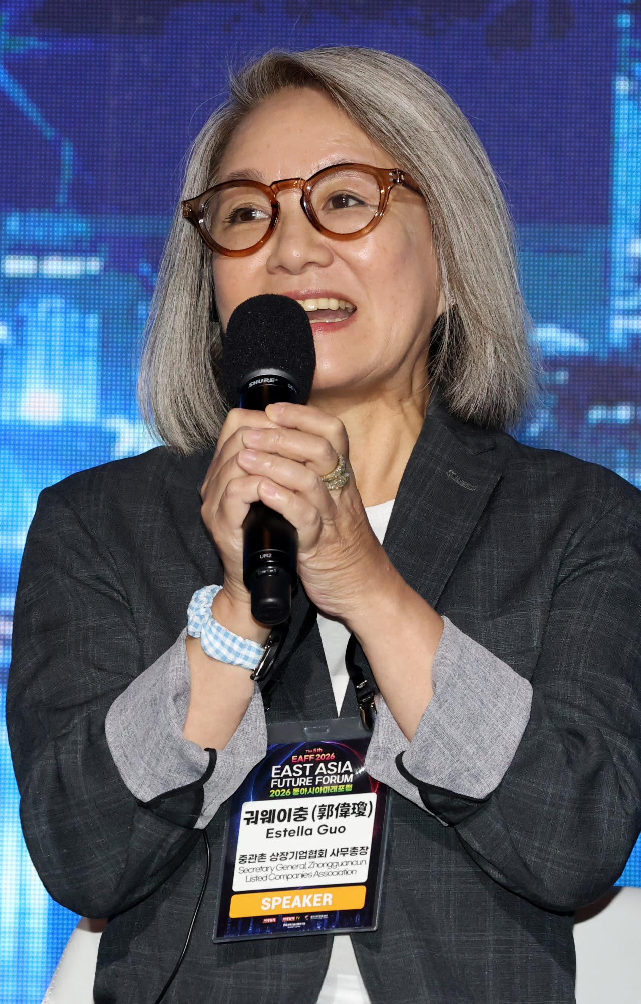 토론하는 궈웨이충 중관촌 상장기업협회 사무총장                                                                                                                                                    
