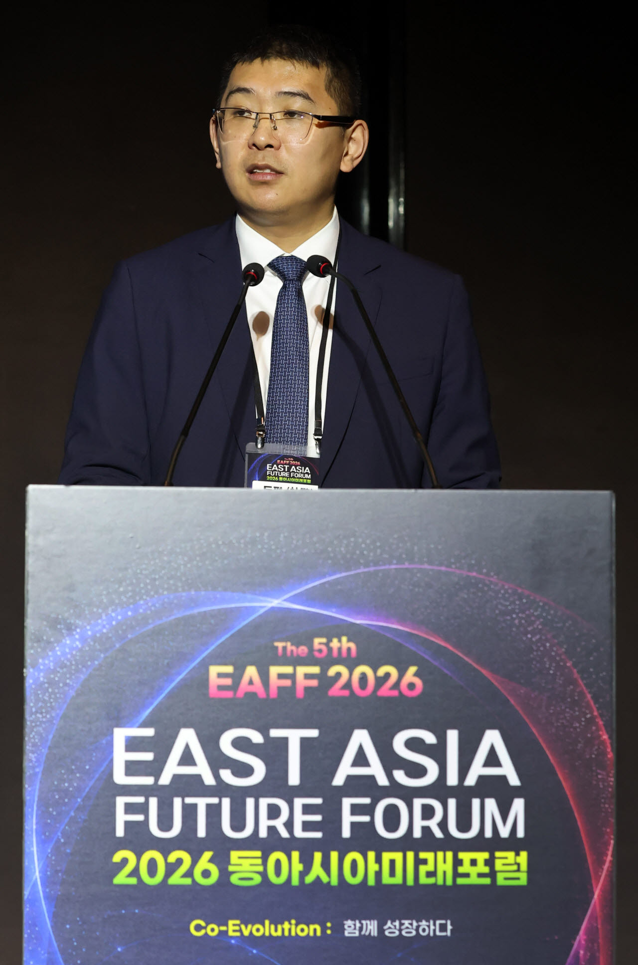 2026 동아시아미래포럼에서 기조연설하는 두펑 한국화웨이기술유한회사 대표                                                                                                                           