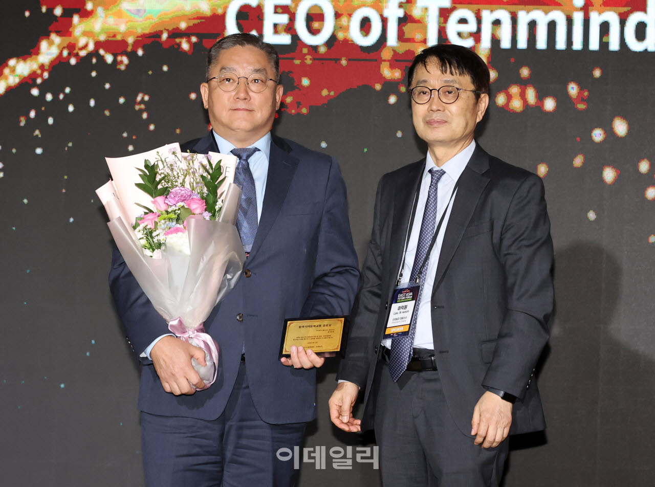 [포토]장대웅 텐마인즈 대표이사, 동아시아 문화교류상 수상