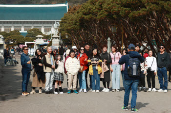 [단독]청와대 내년 다시 열린다…‘집무·경호·관람’ 공존 모델로