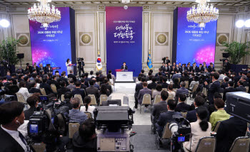 “연임 안한다·재판 받겠다” 李대통령 둘 다 말할까 [오늘의 여의도]