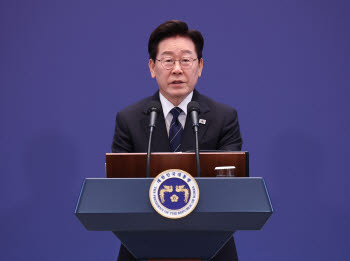 李 “호르무즈 전쟁 파병 없다…청해부대 강화는 검토"…의미는