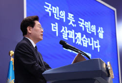 갈림길에 선 李, ‘반등의 MB’냐 ‘無 반전 尹’이냐
