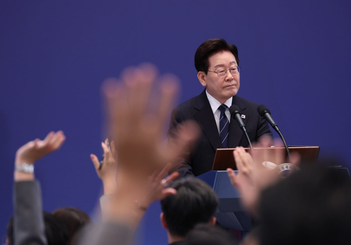 부동산 정책 수정보다 ‘강행’ 택한 대통령…전문가 “반발 커질 것”