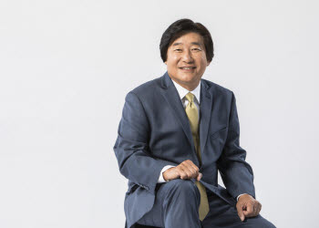 ‘8조 빅딜’의 명암…이상훈 대표, 가족까지 미공개정보 의혹[화제의 바이오人]