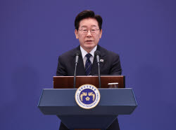 李대통령 "전세 사라질 것"...전세 대출, 집값 상승 주범일까?