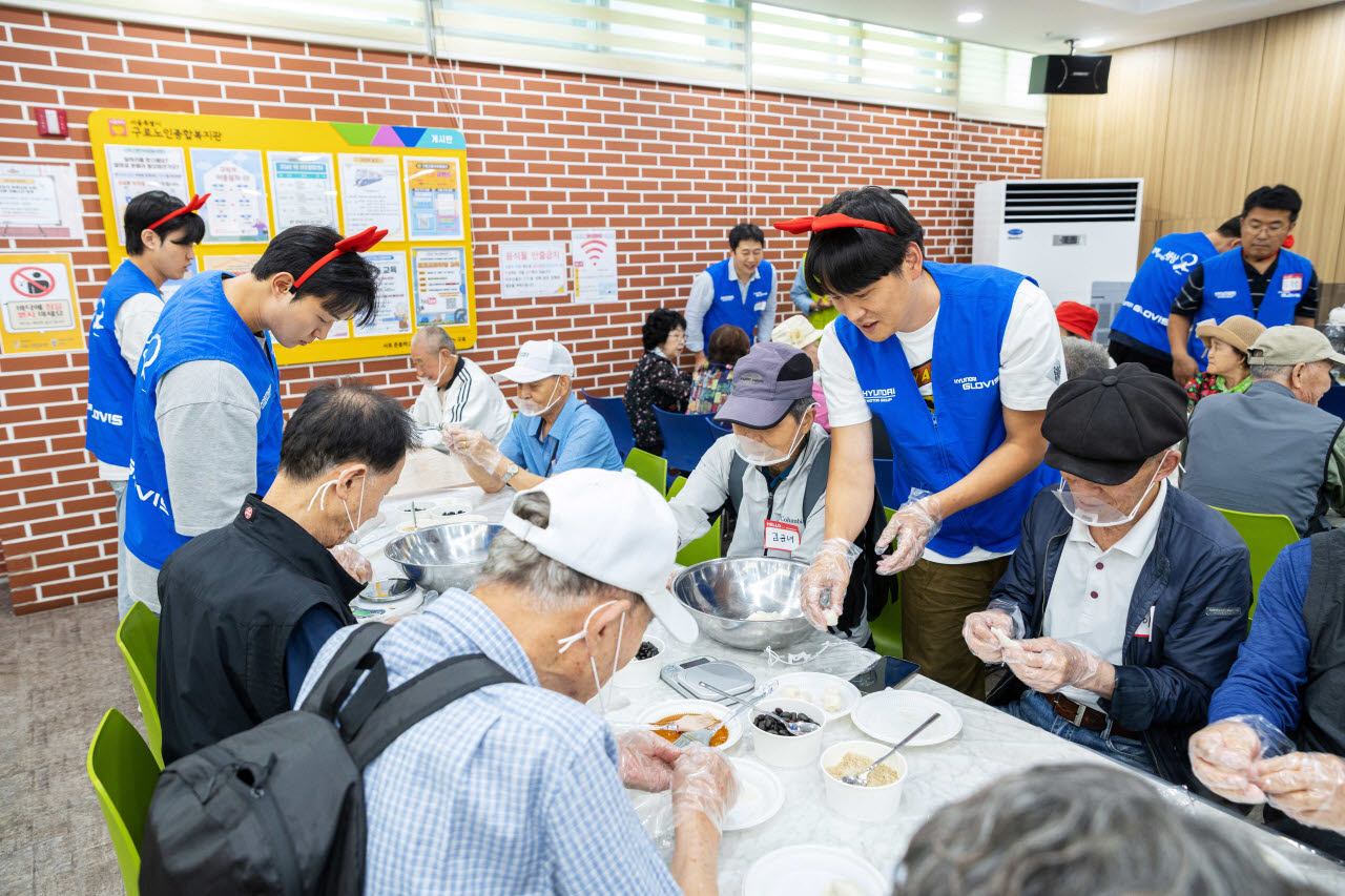 현대글로비스 임직원 봉사단, 추석 맞아 지역 어르신들과 나눔 실천