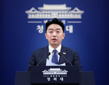 [속보]靑, 강훈식 비서실장 사의 표명