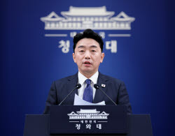 [속보]靑, 강훈식 비서실장 사의 표명