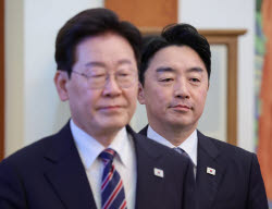 '사의 표명' 강훈식 