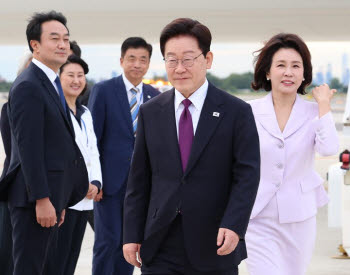 이재명 대통령, 뉴욕 도착…트럼프 면담 주목