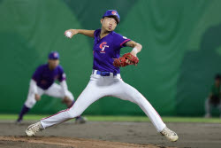 5-0 완승에 가려진 1안타…20살 무명투수 앞에 방망이가 얼었다