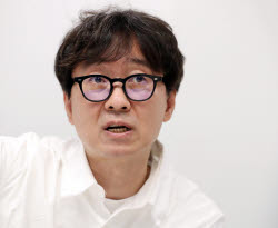 "한 치 앞도 모르는 직업이 영화감독…자기 장단에 춤을 춰라"[W페스타 2026]