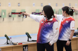 한국 여자 사격, 공기권총 단체전 은메달…16년 만에 시상대
