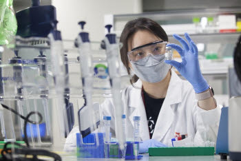 SK바사, 첫 mRNA 백신 1상 종료…2상 진입에 신중한 이유