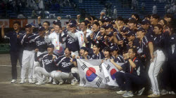 한국 프로=사회인 야구?…야구팬들 뒷목 잡을 일본의 자축