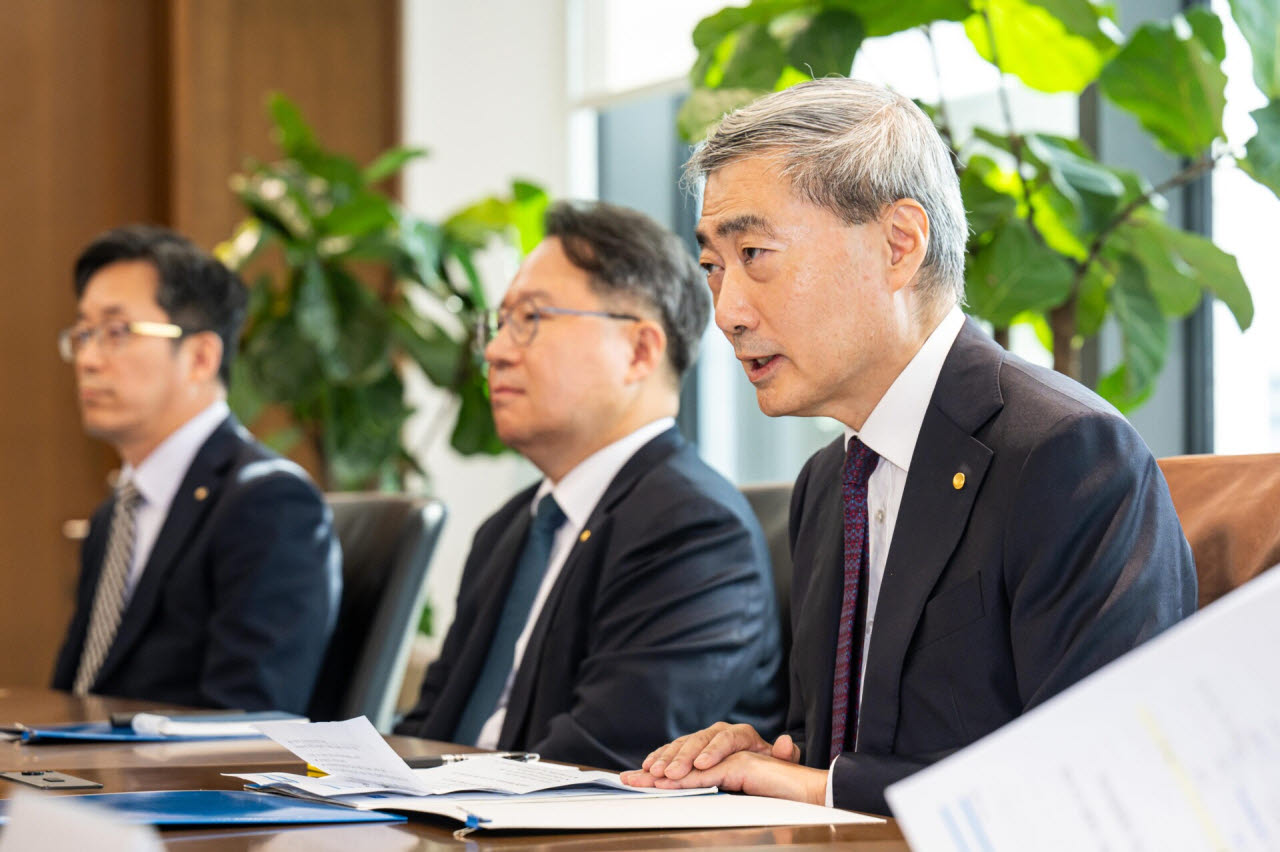 발언하는 신현송 한국은행 총재                                                                                                                                                                     