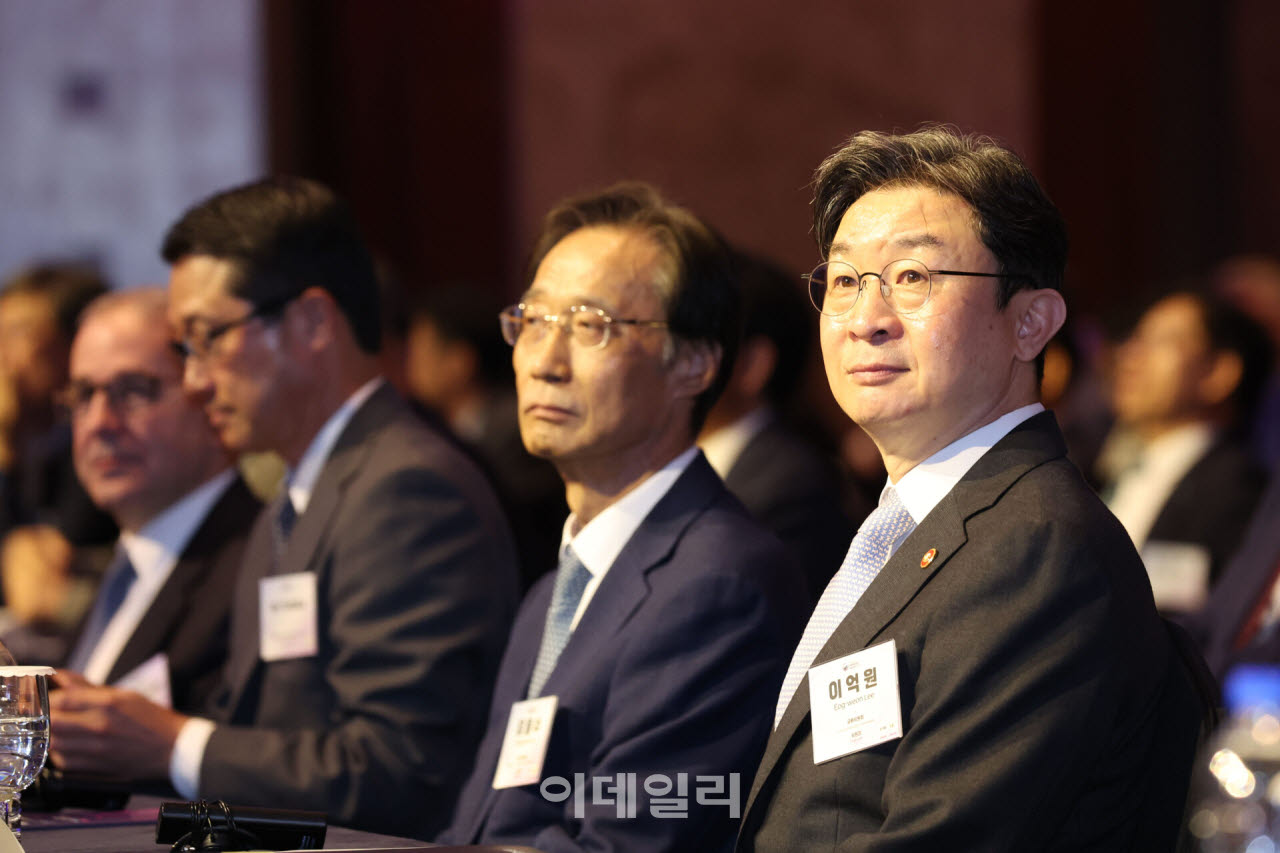 [포토]이억원 금융위원장-유동수 정무위원장, 코리아 프리미엄 위크