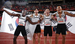 실격 위기서 살아난 남자 400m 계주 대표팀 동메달…'38초43 한국新'