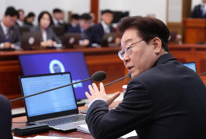 [속보] 李대통령 "주거·일자리·서민금융 3대 핵심사회정책 추진"