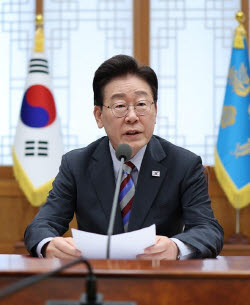 李 “산업단지·정주여건 묶어 추진”…‘3대 메가’, 새 지역발전 모델로