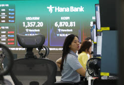 "7천피 싸지만은 않다"…고금리發 '저PER의 함정'