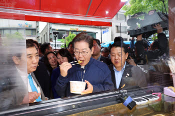 李대통령 '치킨값' 예고에…“동네 사장님 형편은 그대로인데”