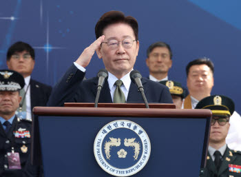 北 책임 묻는 軍, 대화 문 열어둔 李…‘로키’에 담긴 계산