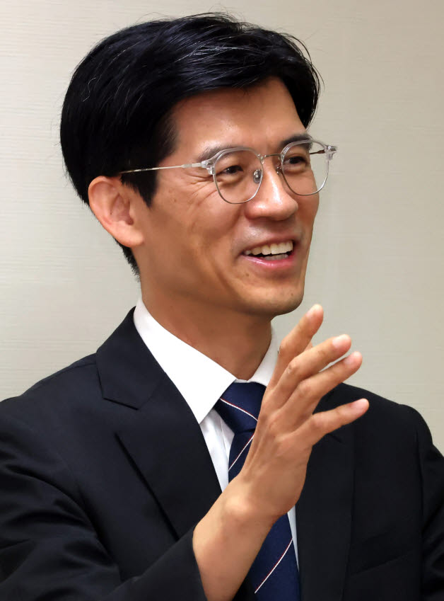 [단독]“쿠팡 분쟁 ‘압도적’…입점업체, 파트너로 봐야”[만났습니다]①