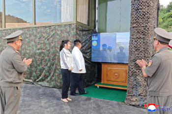 北, 김여정 대남 비난 하루 만에 탄도미사일…DMZ 지뢰폭발 12일 만